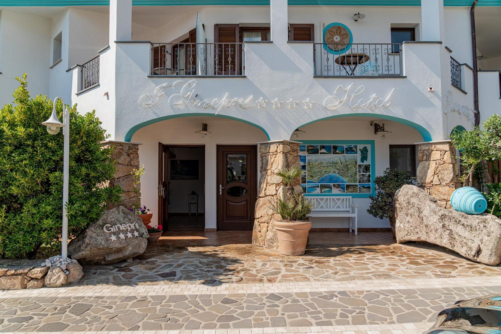I Ginepri Hotel Кала Гононе Екстериор снимка