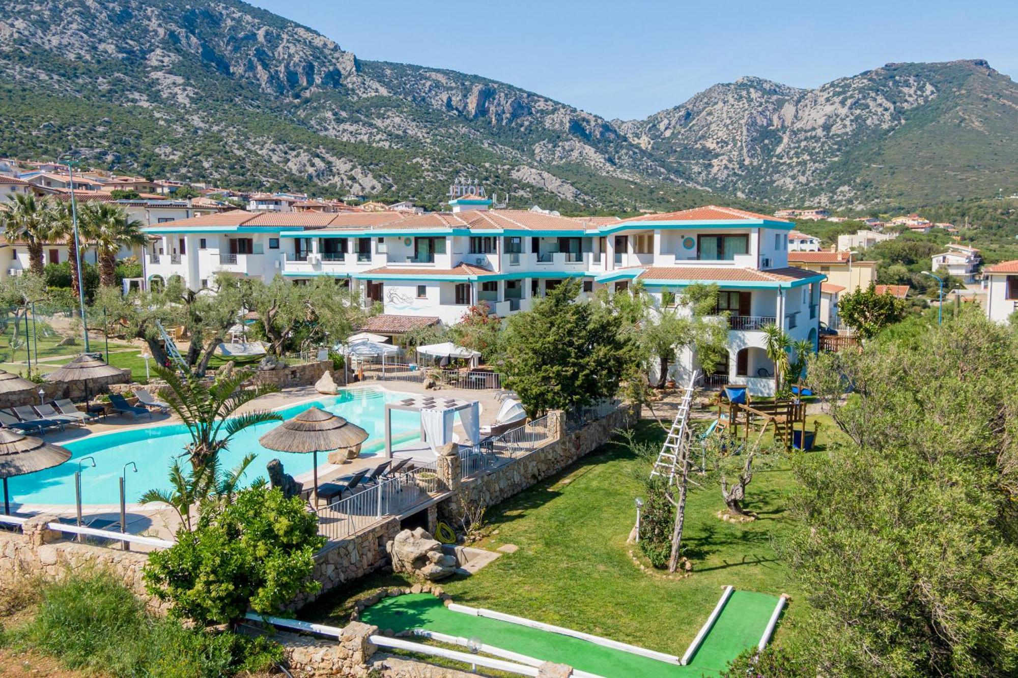 I Ginepri Hotel Кала Гононе Екстериор снимка