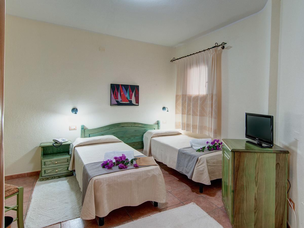 I Ginepri Hotel Кала Гононе Екстериор снимка